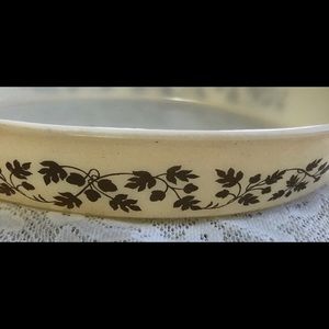Vintage Pyrex 1.5 Qt Golden Acorn Casserole